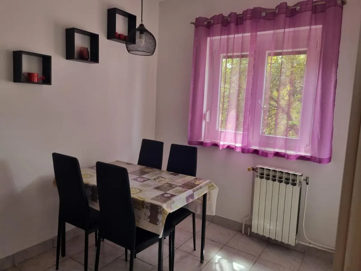 Kristina Apartment Vrbnik 0*,